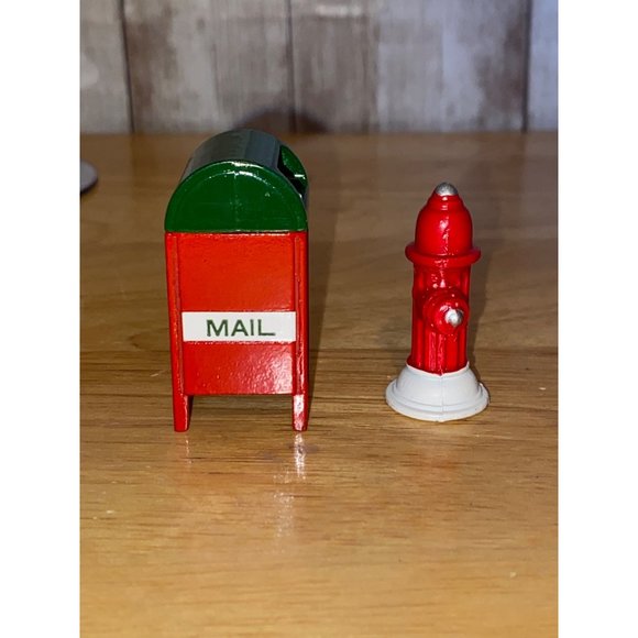 Department 56 Fire Hydrant and Mail Box Heritage Village Dickens Snow Village - Picture 4 of 5